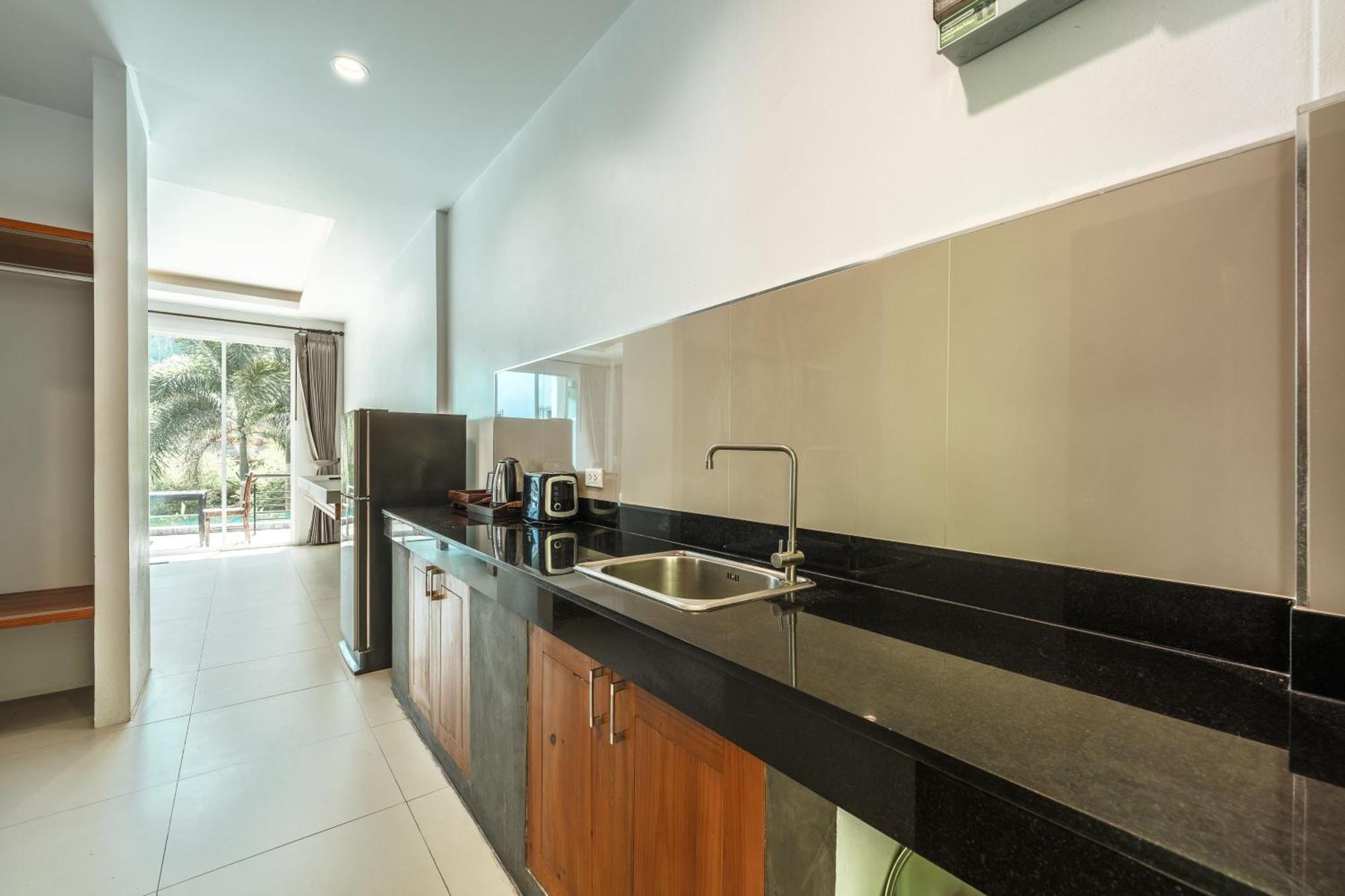 Little Kamala Hill Aparthotel Ngoại thất bức ảnh